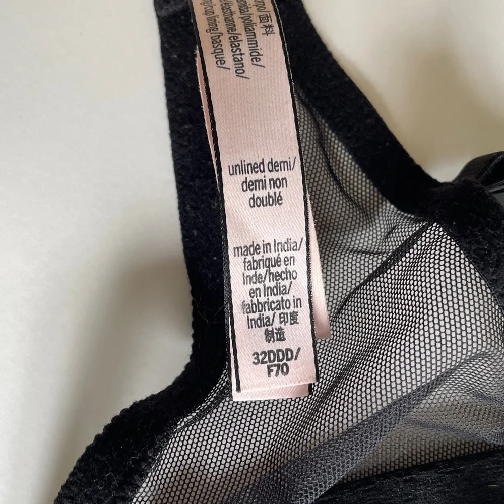 Victoria’s Secret Lace Bra Unlined Demi Underwire Non Padded Bra Black